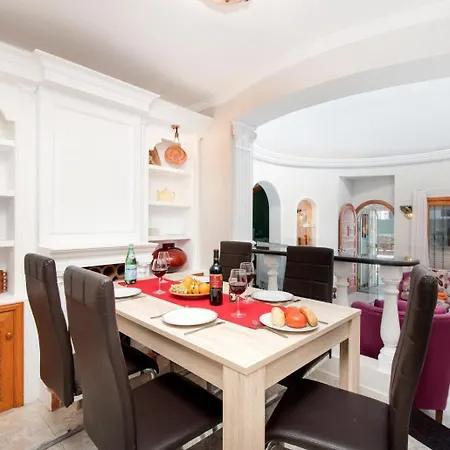 Villa Liliana Tias