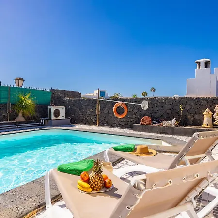 Liliana Villa *
